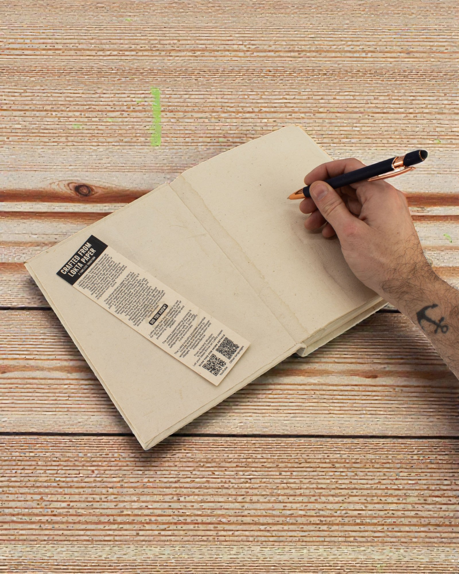 Lokta Písmo dědictví – velký zápisník 21 × 15 cm, 45 listů, Vaše slova zakořeněná v tradici