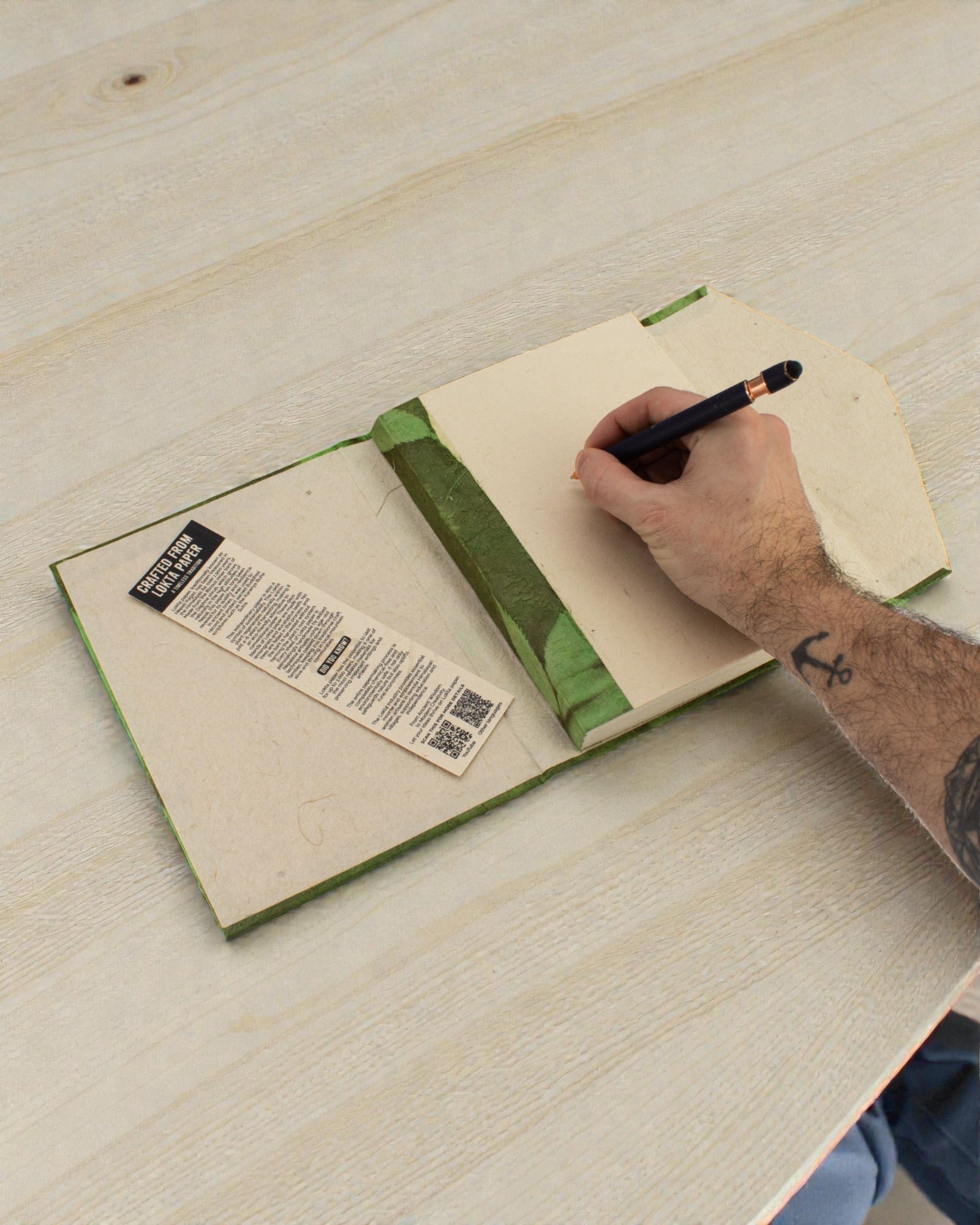 Lokta Виразний квітковий зошит – великий (21×15 см) – 45 аркушів – у комплекті позначка для нотаток – мохово-зелений