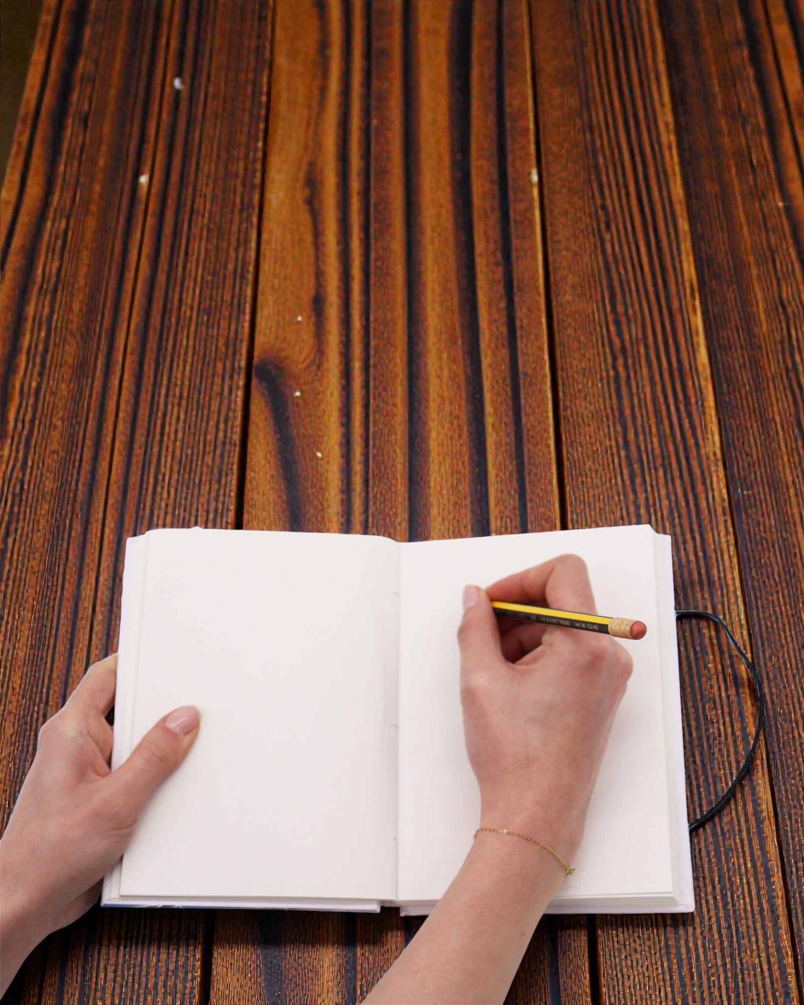 Listy pohromadě – malý zápisník s řemínkem a kokosovým knoflíkem 18 × 12,5 cm, 200 stran