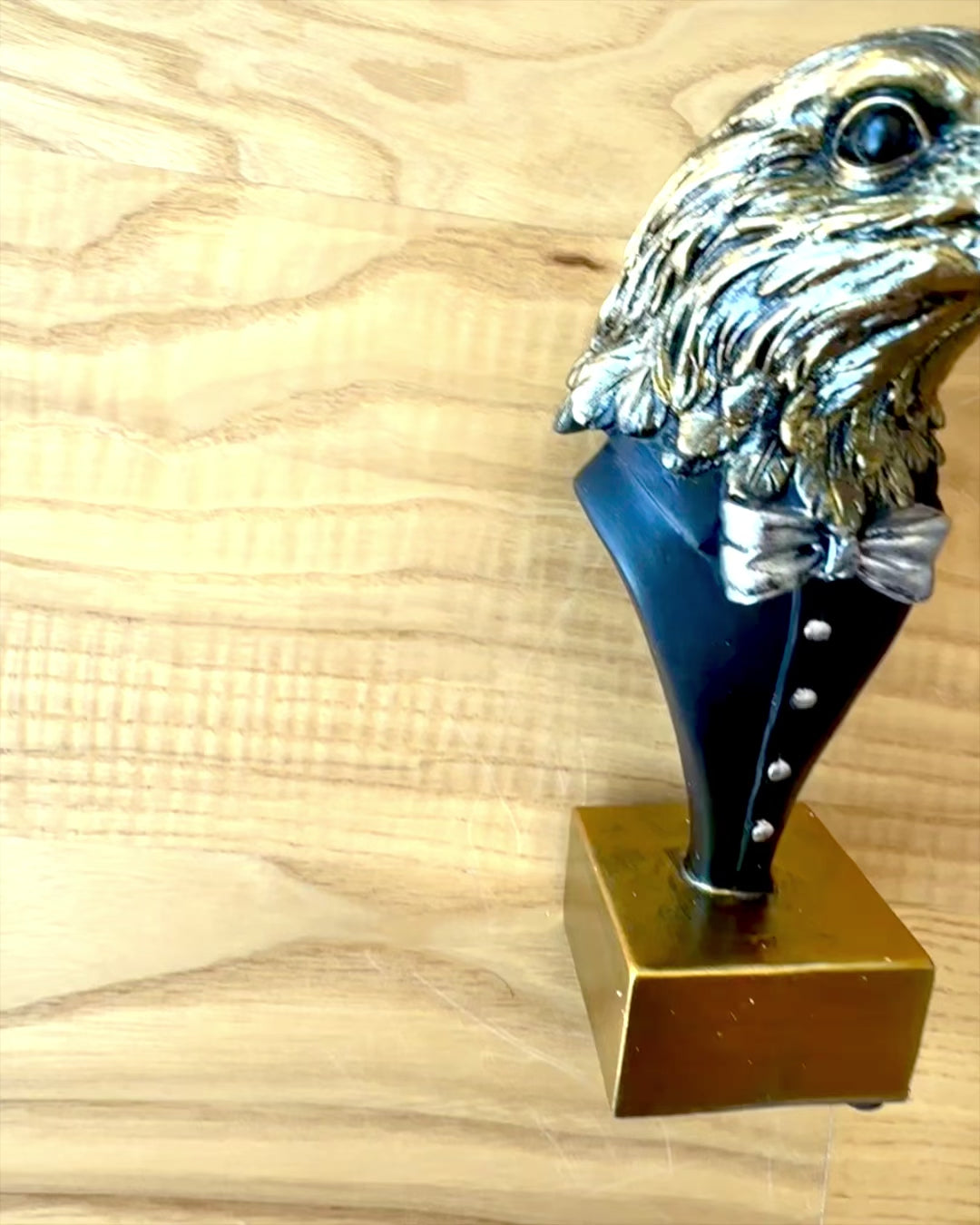 Eagle Head Figurine Büffel Warden – in Elegant Tailcoat with Engraving Option for Gift