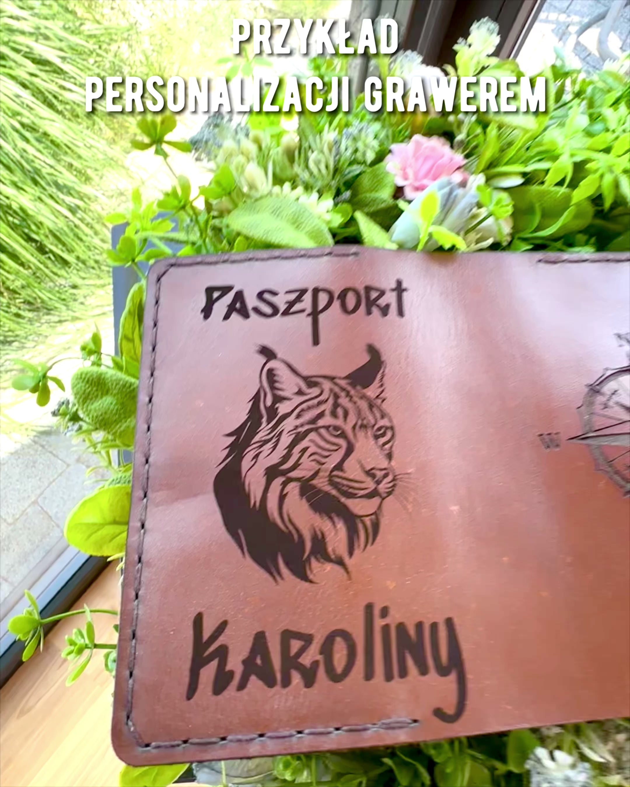 Traveler's Case - Leather Passport Holder, personalized with engraving - 2 color variants