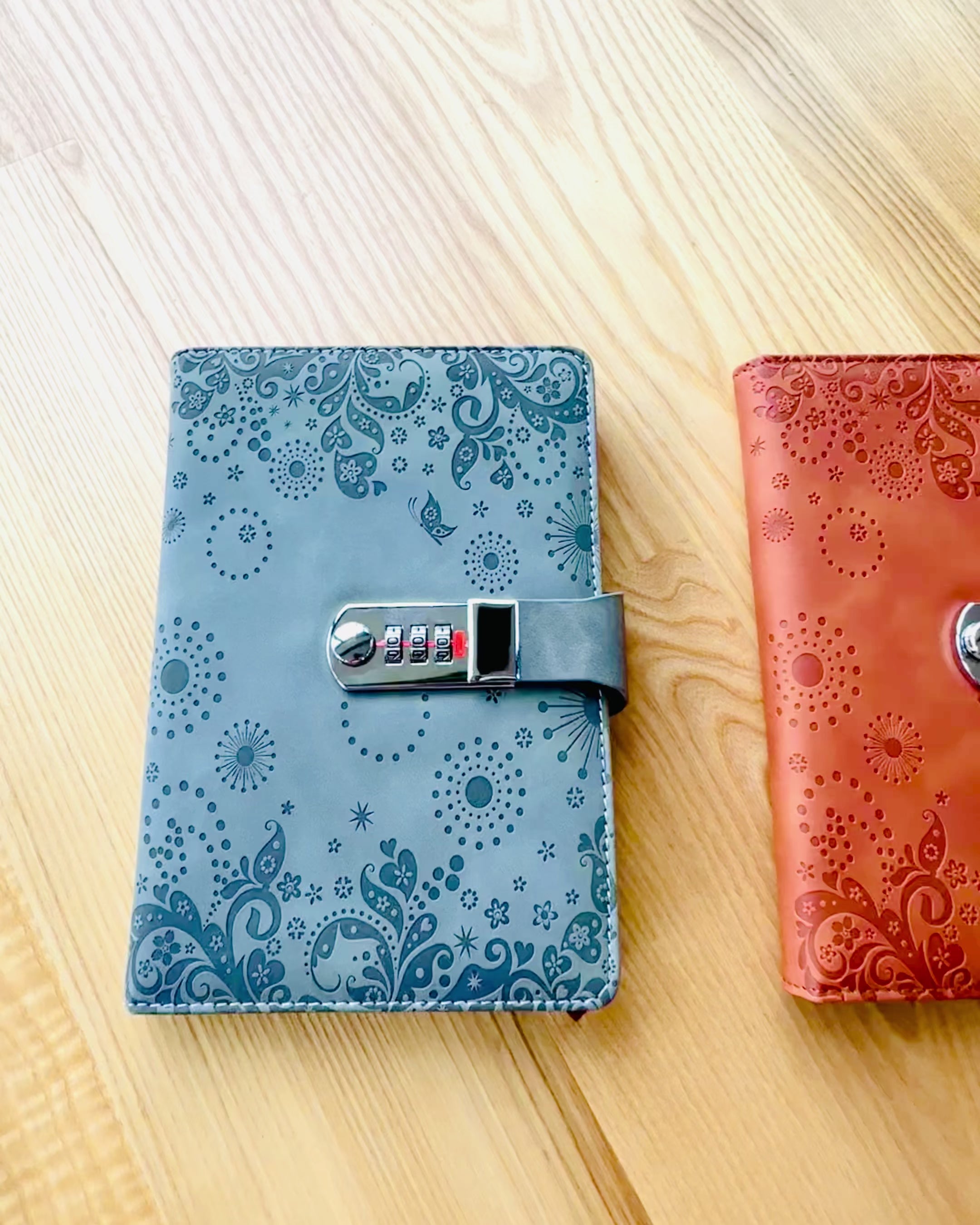 Exkluzivní zápisník, PU kůže, A5 s číselným zámkem - "Secret Journal", personalizace gravírováním