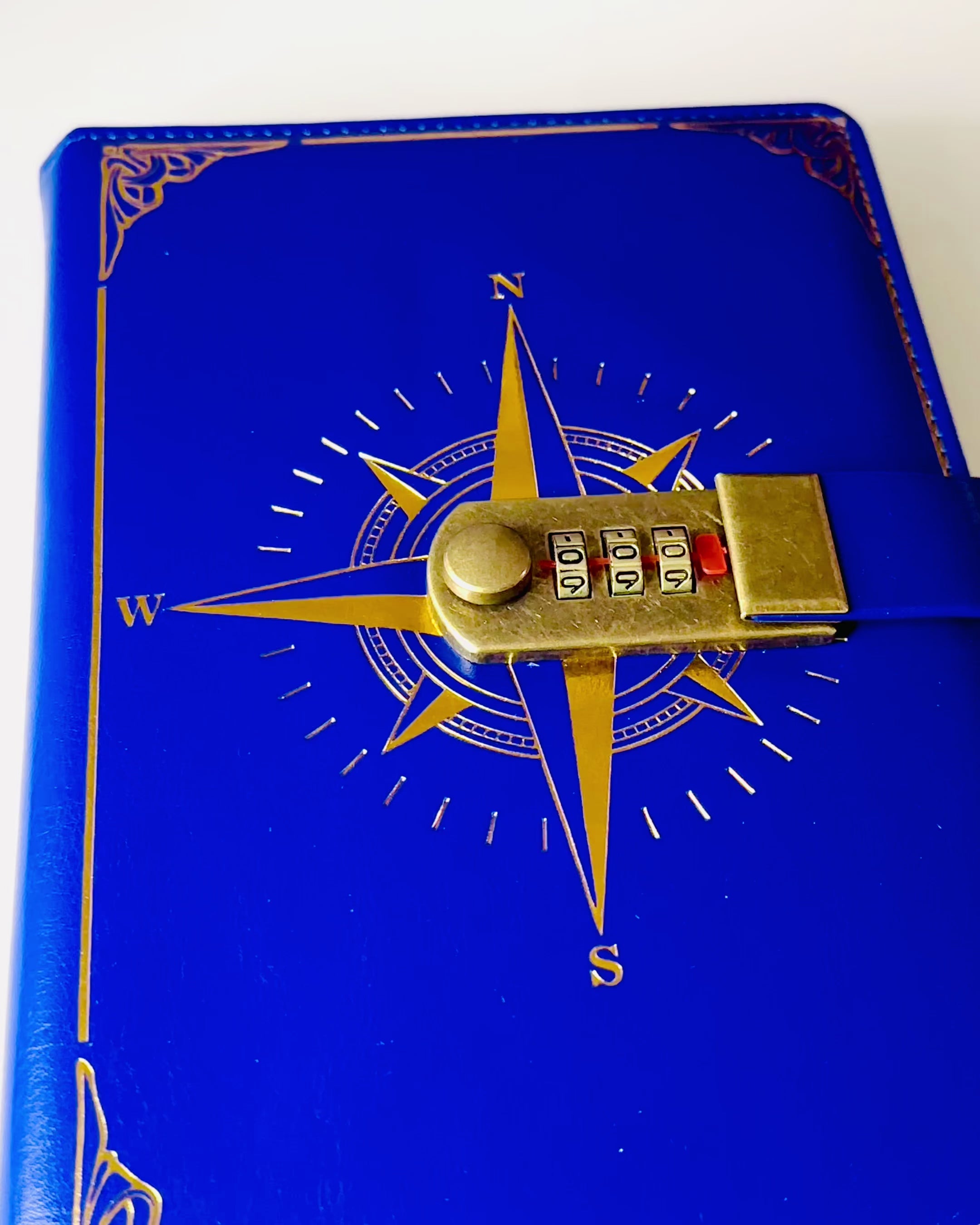 Notatnik Premium z Zamkiem Szyfrowym A5 - Styl Vintage z Kompasem, Japoński Design, Artykuły Papiernicze dla Studentów i Biznesu. Personalizacja grawerem