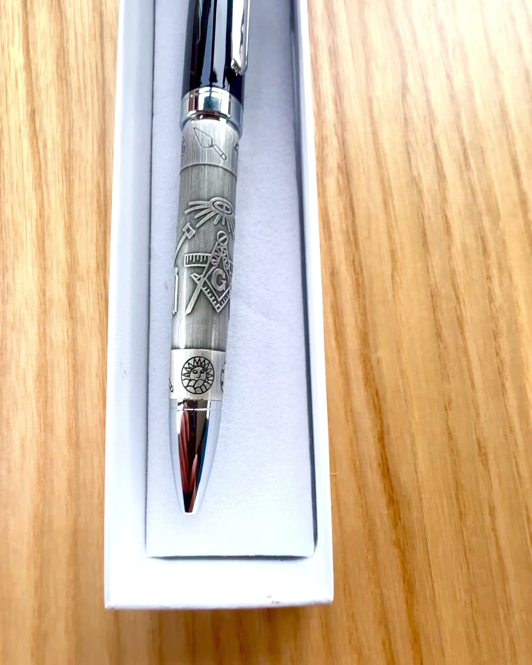 Elegantní pero "Mistrovská Harmonie" s možností gravírování - Symbolické motivy, Starověké stříbro, možnost personalizace gravírováním jako dárek