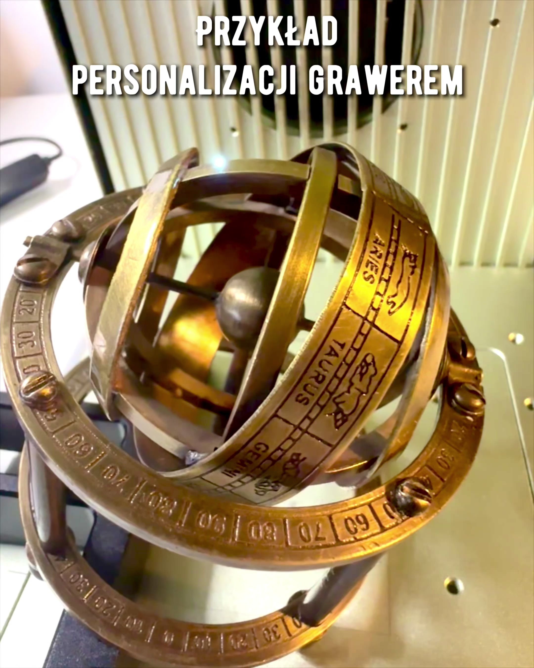 Ceas Astronomic „Armonia Cosmică” - posibilitate de personalizare cu gravură