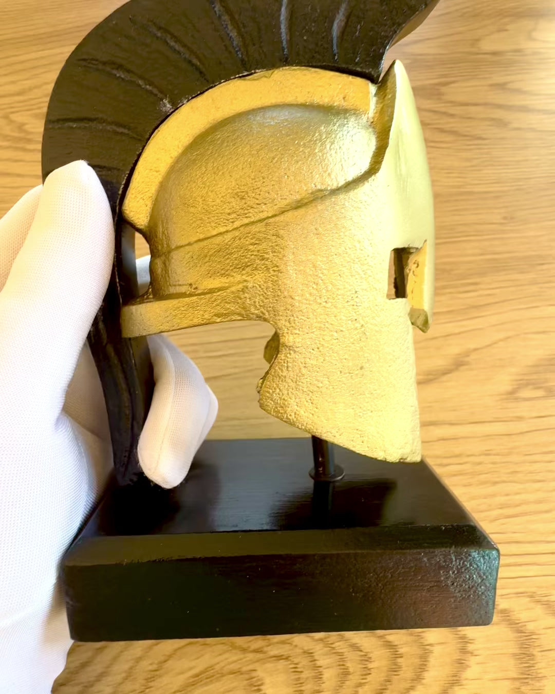 Cască Spartan Premium – rzeźba decorativă realizată manual, posibilitate de personalizare cu gravură pentru cadou