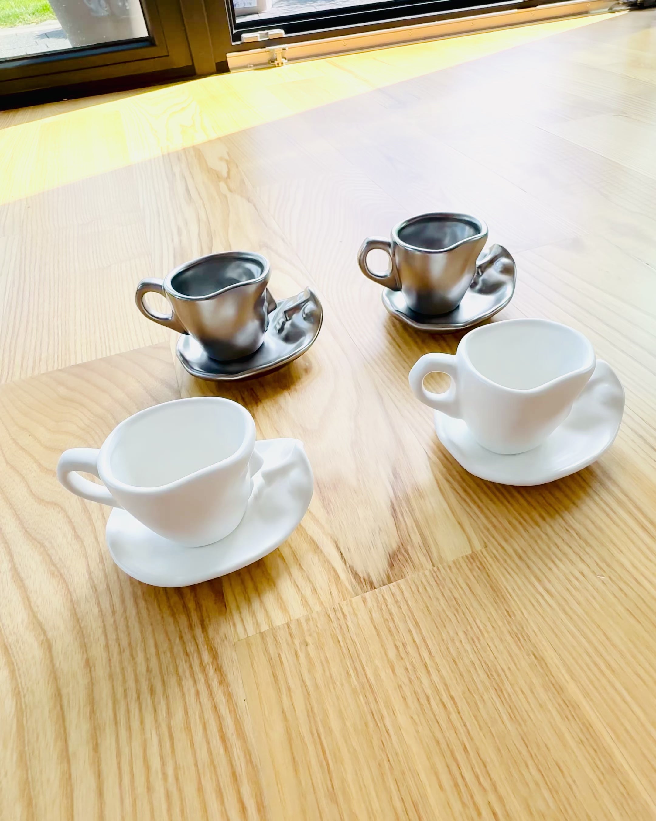 Elegantní keramické šálky „Maska“ – Sada 2 ks - možnost personalizace gravírováním jako dárek