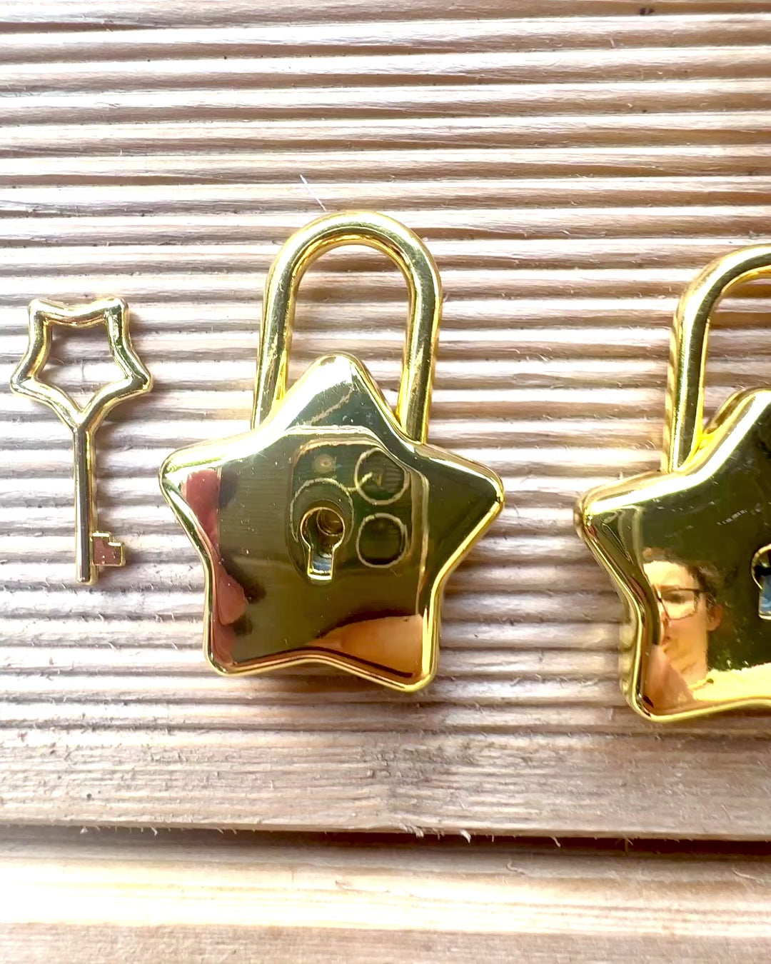 2 Зоряні міні Замки з Гравіюванням – Захистіть Свої Мрії, персоналізовані на подарунок, 2 варіанти кольорів на вибір