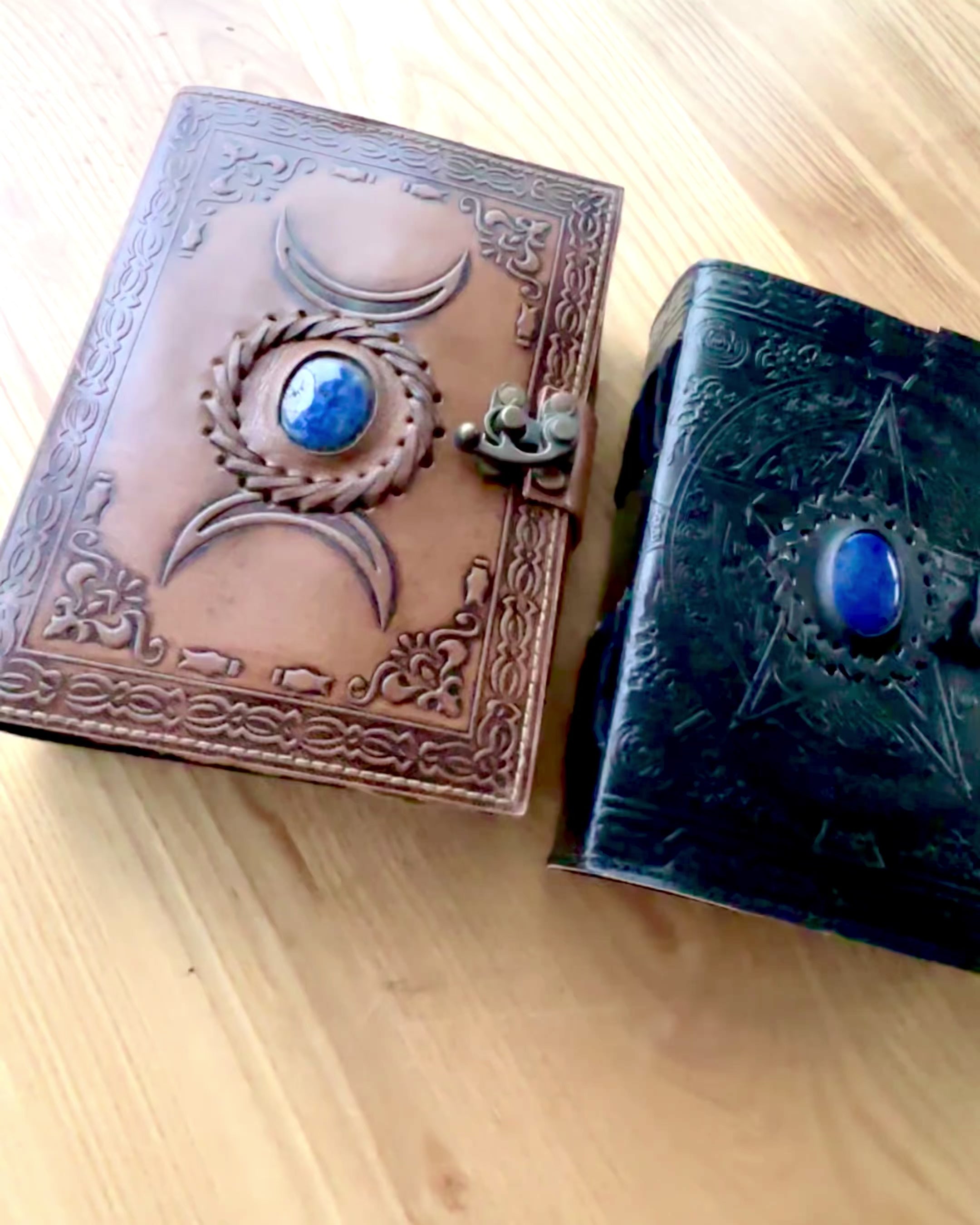 Prémiový deník, antický vzor, kožený zápisník "Magická kronika" 200 stran, 2 varianty na výběr, personalizace gravírováním