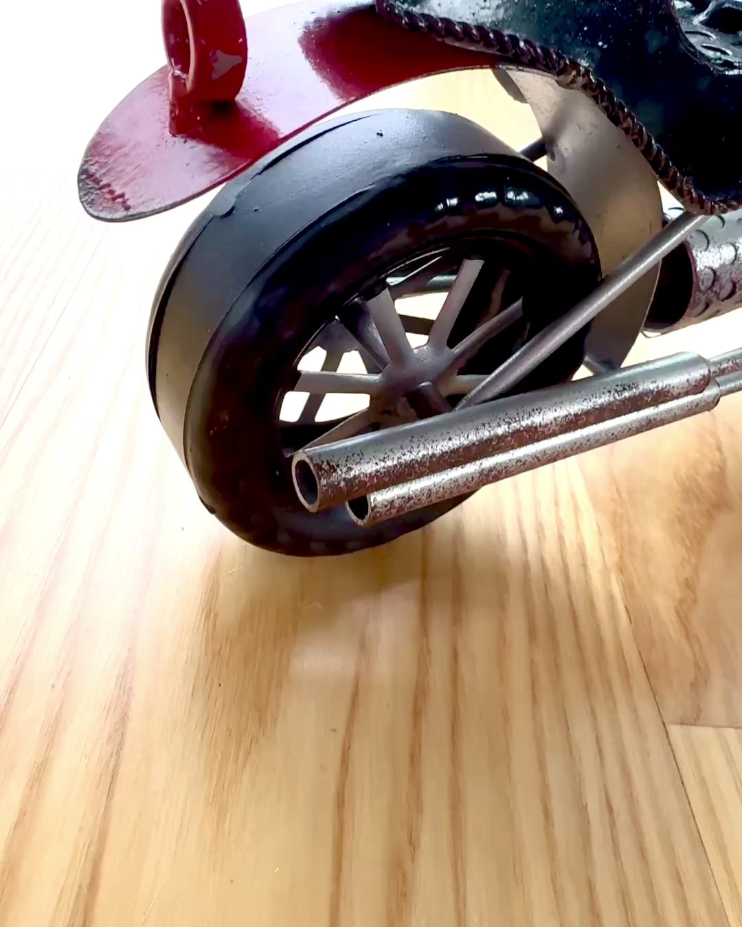 Металевий Стійка для Вина 40 см довжини, у формі мотоцикла з можливістю гравіювання на подарунок