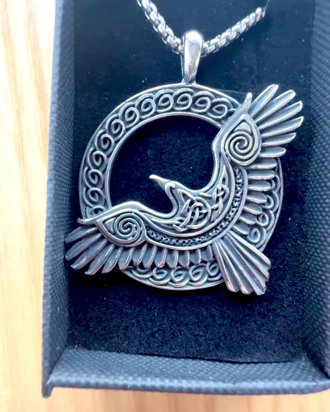 Amulet Stalowego Sokoła - Náhrdelník s gravírováním, inspirovaný keltským uměním, jako dárek