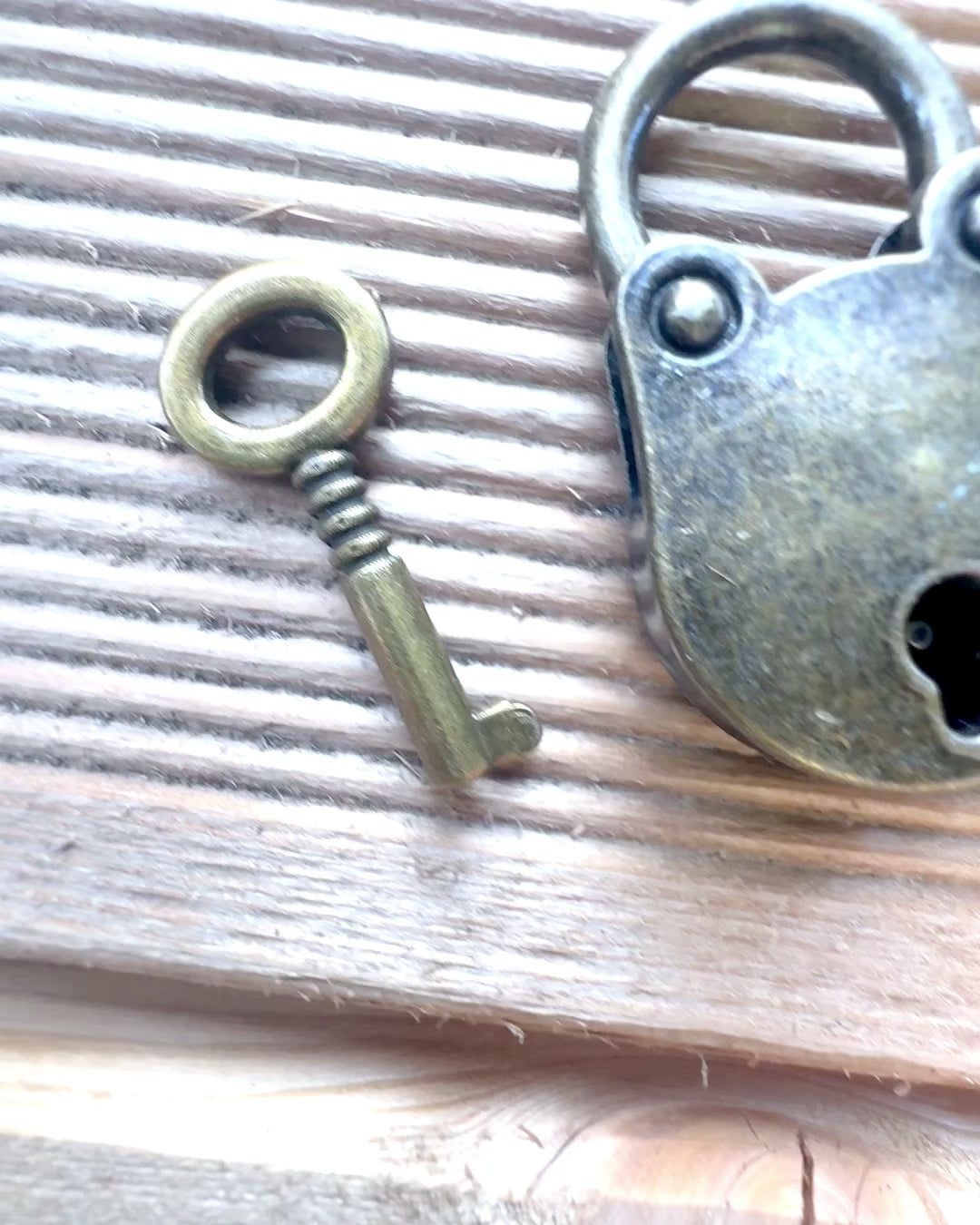 Мініатюрні Замочки Кохання - Набір з 2 Гравірованих Ретро Замочків, персоналізація на подарунок