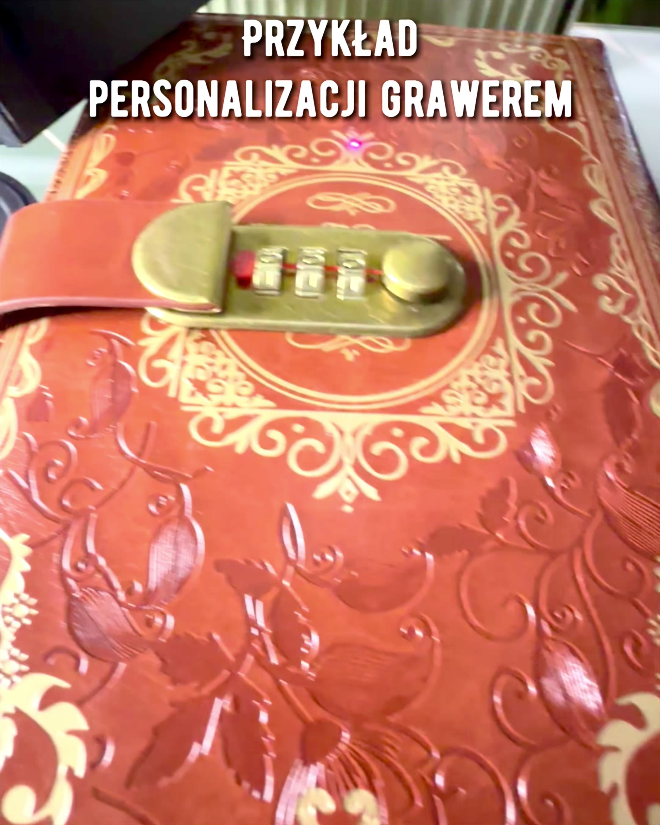 Exkluzivní Kožený Zápisník "Sekretnik" A5 s Kombinačním Zámkem - personalizace gravírováním