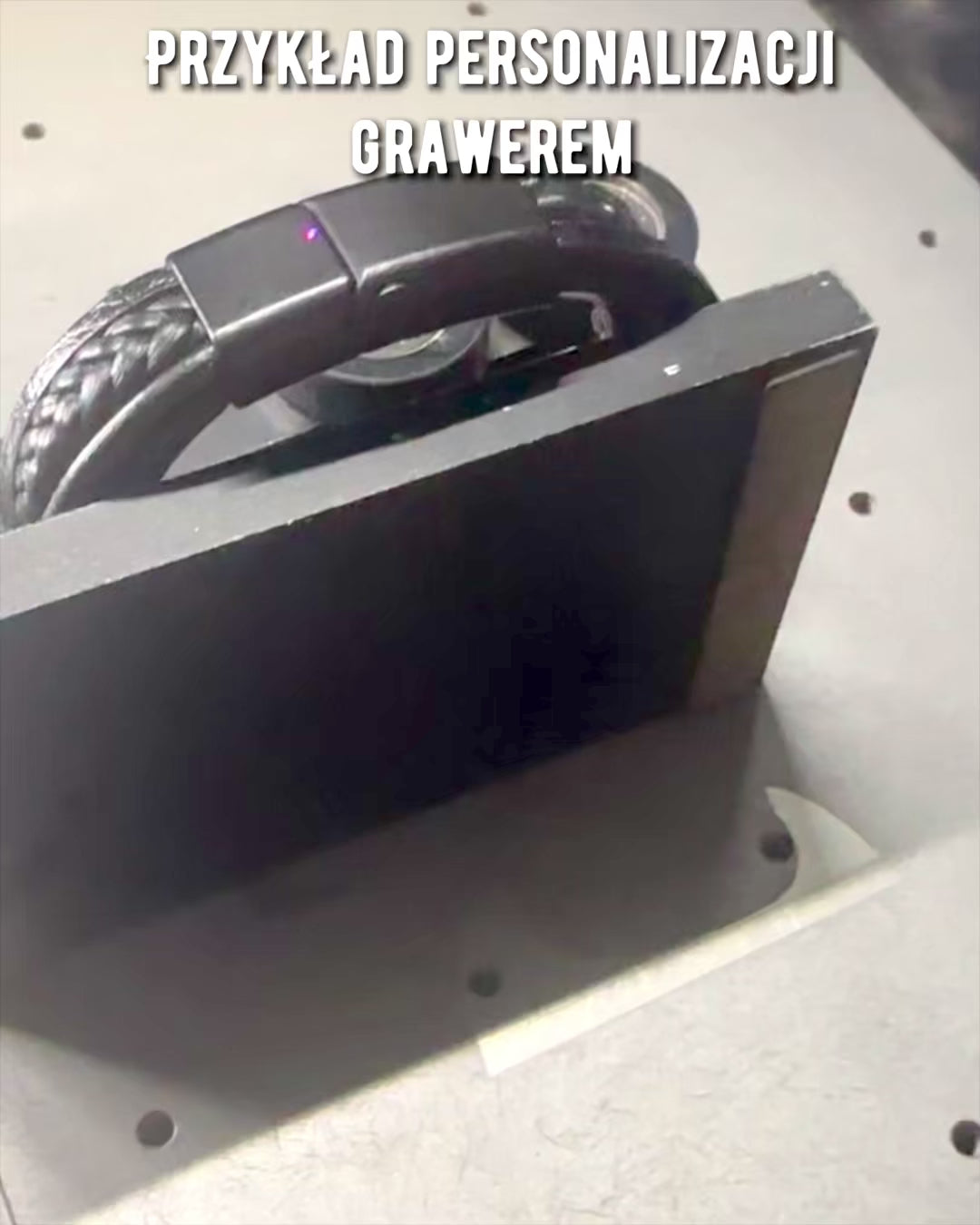 "StyleTwist" Bracelet with Personalized Engraving