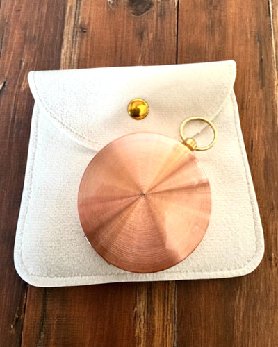 Busolă aur roz - navigațională în stil retro – instrument portabil și precis pentru determinarea direcției pentru călători și exploratori. Gravură, personalizare.