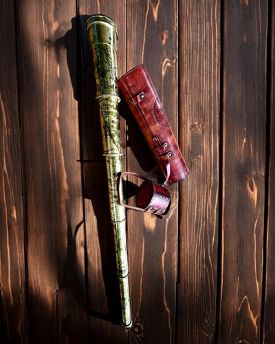 Lunetă Regală „Voyager 1818” – Exclusivă, din alamă, 83 cm, lucrată manual, cu husă din piele naturală – Ediție de colecție, personalizabilă cu gravură pentru cadou