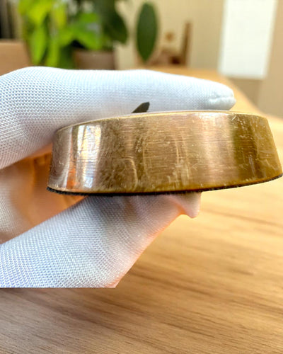 Mini Kalendarz Kapitański „Navigator” – mosiężna dekoracja z duszą żeglugi, opcja graweru na prezent, 5 cm średnicy