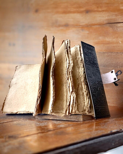 Преміум Щоденник, Античний візерунок, Шкіряний Нотатник "Магічна Хроніка" 200 сторінок, 2 варіанти на вибір, персоналізація гравіюванням