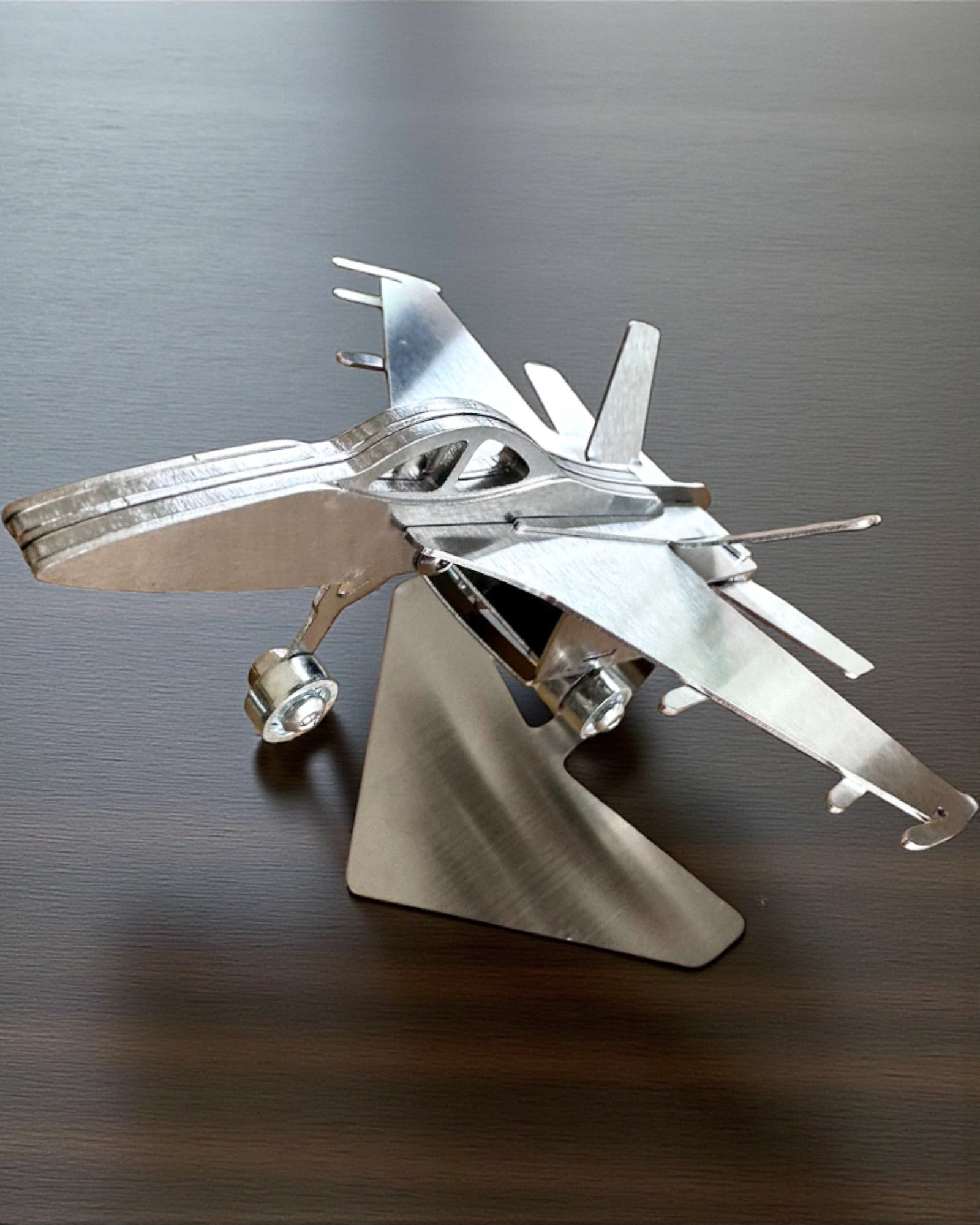 Model Metalic de Avion de Vânătoare „SkyRaptor” – oțel inoxidabil, gravură personalizată pentru cadou