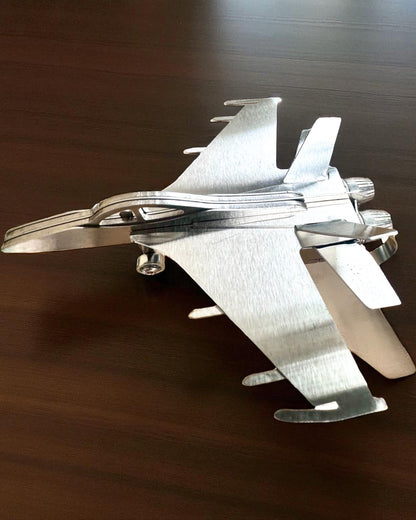 Model Metalic de Avion de Vânătoare „SkyRaptor” – oțel inoxidabil, gravură personalizată pentru cadou