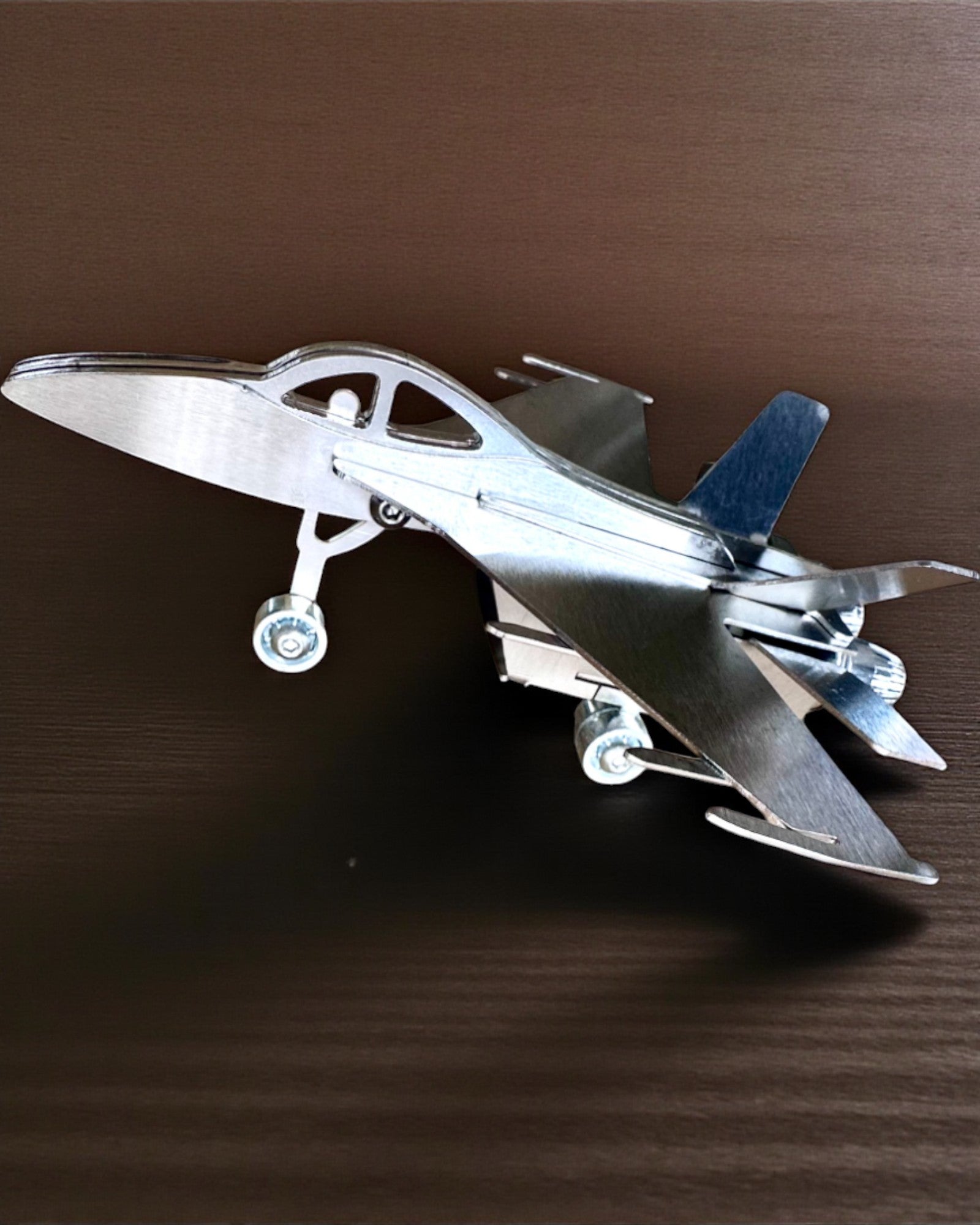 Model Metalic de Avion de Vânătoare „SkyRaptor” – oțel inoxidabil, gravură personalizată pentru cadou