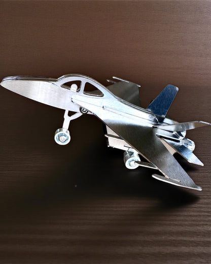 Model Metalic de Avion de Vânătoare „SkyRaptor” – oțel inoxidabil, gravură personalizată pentru cadou