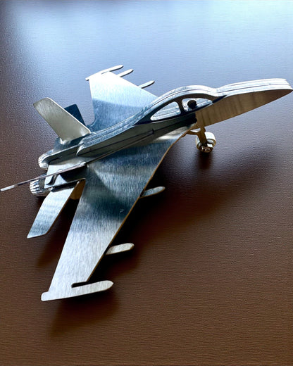 Model Metalic de Avion de Vânătoare „SkyRaptor” – oțel inoxidabil, gravură personalizată pentru cadou