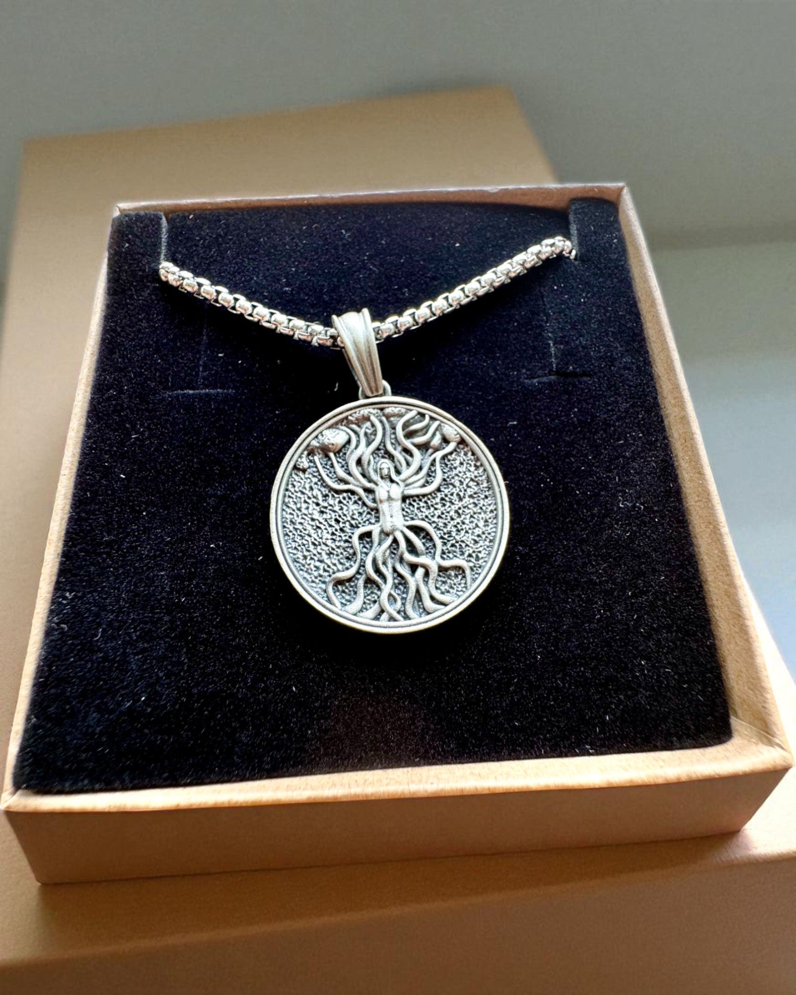 Amuletul Arborele Vieții cu Posibilitate de Gravare - colierul „Vitalitatea Naturii”, personalizare