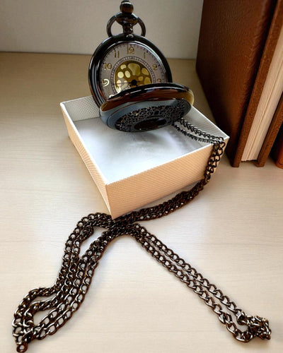 Černé Kapesní Hodinky „Midnight Elegance”, personalizace na dárek gravírováním