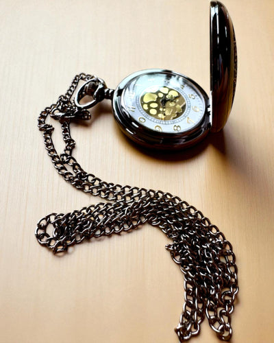 Černé Kapesní Hodinky „Midnight Elegance”, personalizace na dárek gravírováním