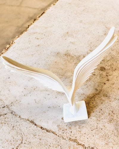 Figurină Elegantă Aripi de Îngeri 15 cm înălțime – "Gardienii Înaripați", posibilitate de personalizare cu gravură pentru cadou, personalizare, 2 variante de culoare