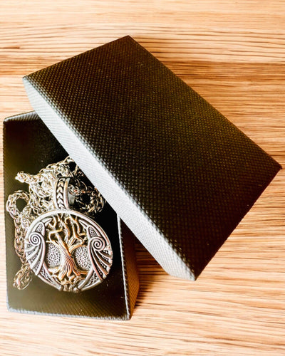 Náhrdelník "Strom života" z nerezové oceli s personalizací, se symbolem Aegishjalmur (Helm hrůzy)