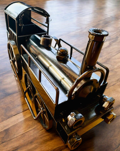 Lokomotiva ze železa „Retro Express“ – dekorace, model, ručně vyrobená s možností gravírování jako dárek