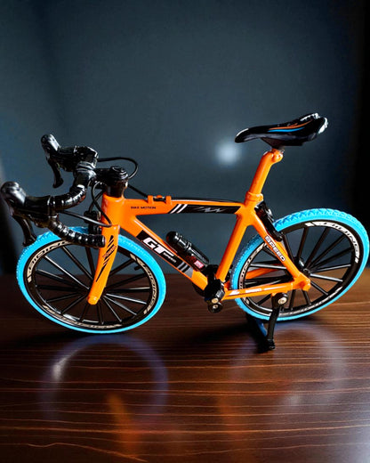 Miniaturní kovový model jízdního kola sběratelský "Speed Rider 1.2" – personalizace gravírováním jako dárek, 2 barevné varianty