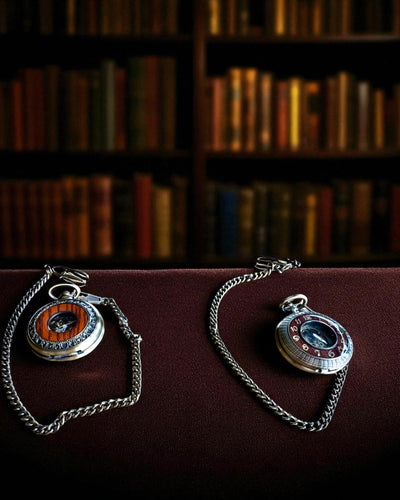 Ceas de buzunar „Veritas Tempus” – cronometru mecanic cu posibilitatea de gravare pentru cadou, 2 variante de ales