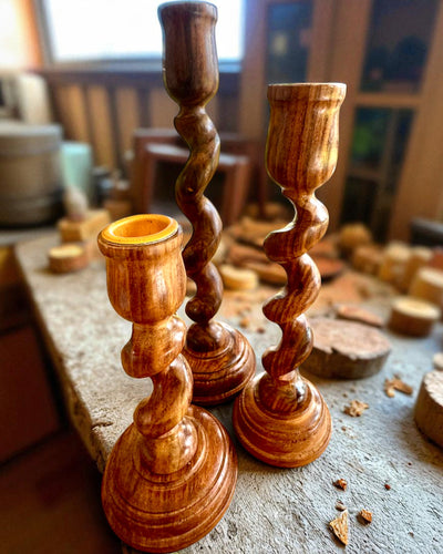 Zestaw 3 świeczników „Spiralne Światło” 25 cm wysokości, możliwość personalizacji grawerem na prezent