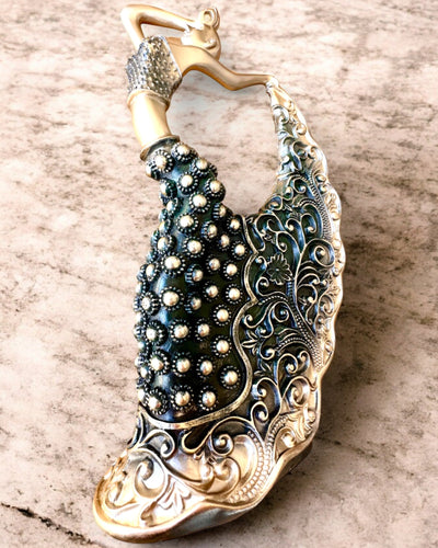 Elegantní socha „Tanečnice Zlatého Lesku“, 29 cm vysoká, s možností gravírování jako dárek