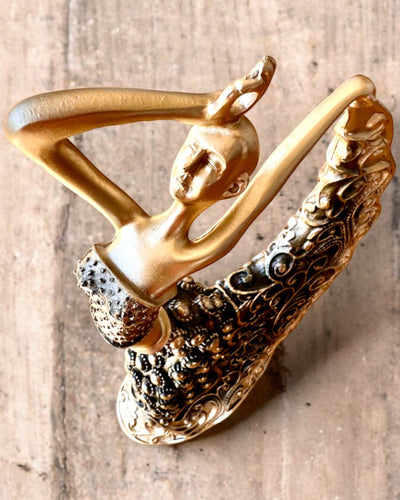 Elegantní socha „Tanečnice Zlatého Lesku“, 29 cm vysoká, s možností gravírování jako dárek