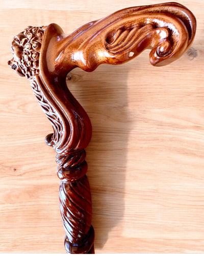 Walking Cane 'King of the Jungle', wooden, customizable with engraving