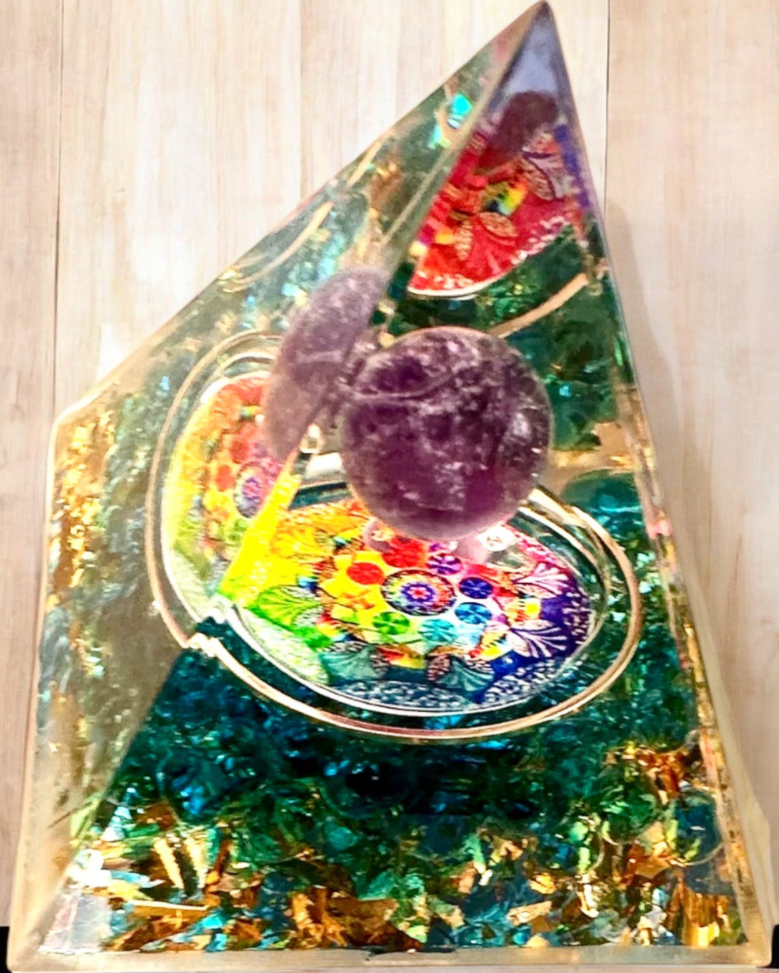 Orgonitová energetická pyramida "Mystic Aura"