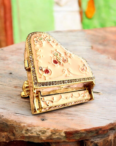 Cutie elegantă pentru bijuterii „Mini Pian - trandafiri clasici” - cu opțiune de gravare pentru cadou