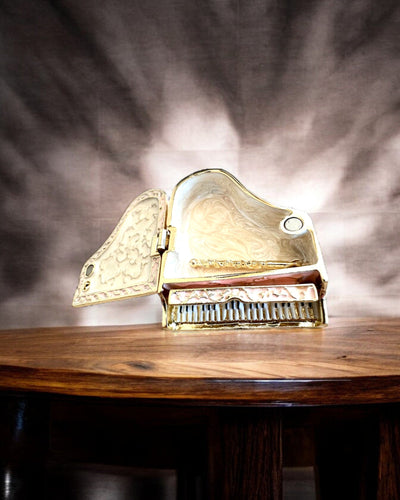 Cutie elegantă pentru bijuterii „Mini Pian - trandafiri clasici” - cu opțiune de gravare pentru cadou