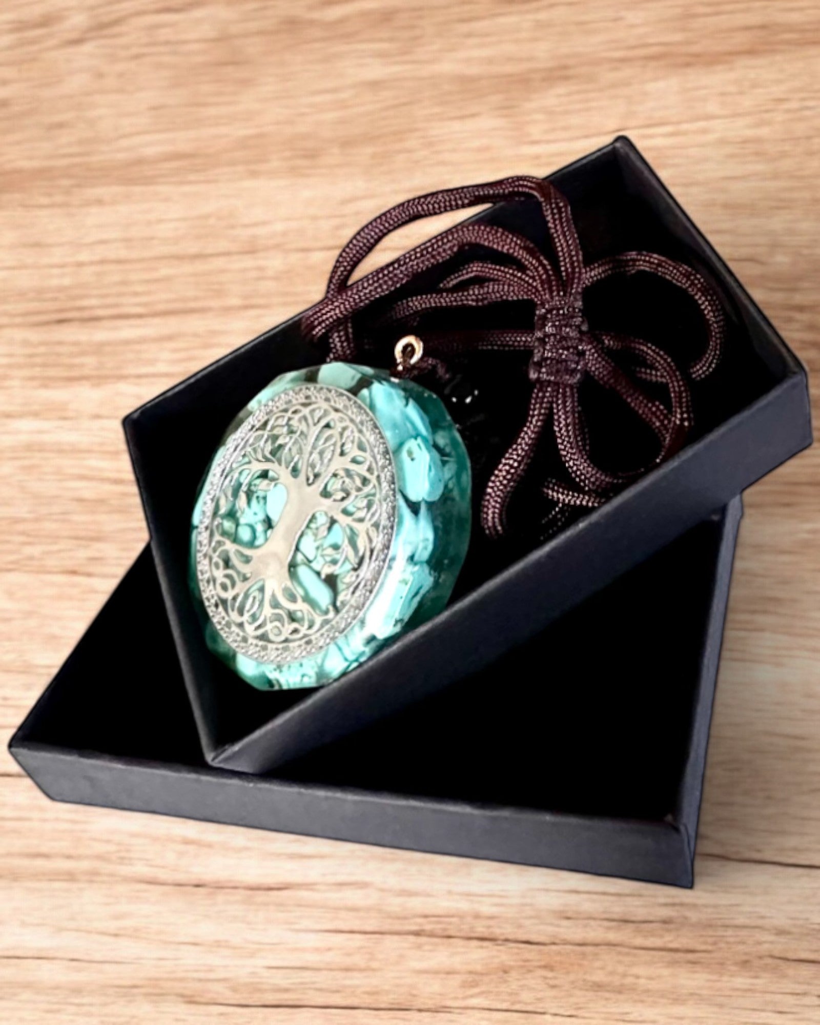 Amulet „Drzewo Życia” cu turcoaz – Puterea ta personală, colier cadou, personalizare cu gravură