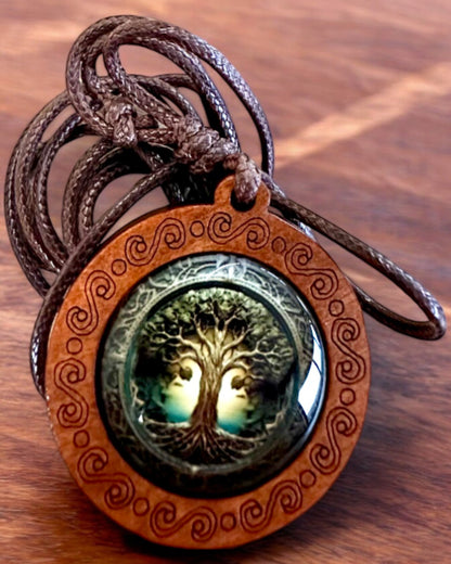 Amuletul Vieții „Arborele Strămoșilor” - Colier realizat manual din lemn și sticlă, posibilitate de personalizare cu gravură pentru cadou