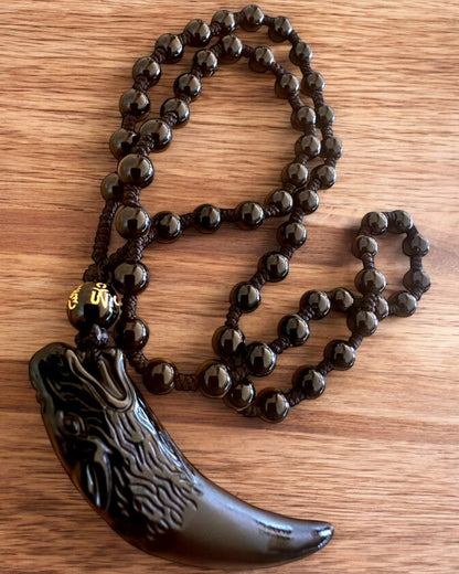 Colț de Lup din Jad - Amulet al Forței și Protecției, posibilitate de personalizare cu gravură pentru cadou