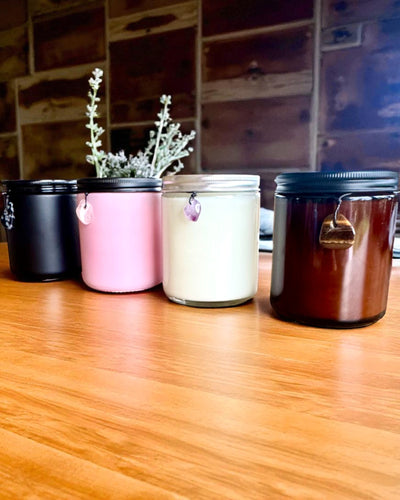 Lumânare din soia pentru intenții cu cuarț roz – dragoste, armonie și liniște a inimii, 250 ml, posibilitate de personalizare pentru cadou