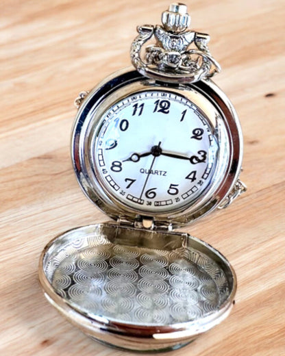 Kapesní hodinky "CloverTime" s motivem čtyřlístku, možnost personalizace gravírováním jako dárek