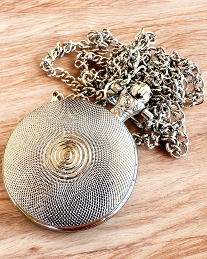 Kapesní hodinky "CloverTime" s motivem čtyřlístku, možnost personalizace gravírováním jako dárek