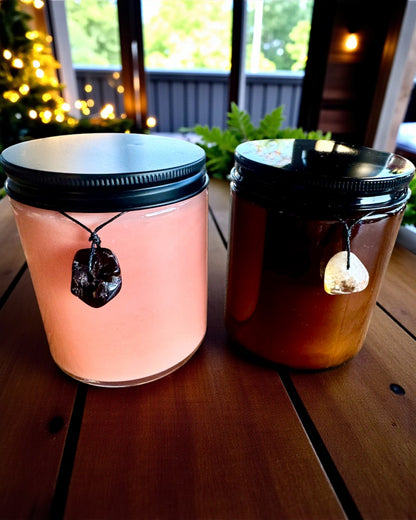 Intenční sójová svíčka 250 ml s přírodním kamenem – vyberte si svou energii: citrín nebo granát, personalizace gravírováním jako dárek