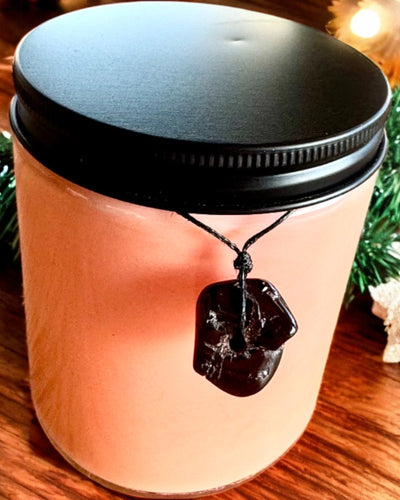 Lumânare din soia pentru intenții 250 ml cu piatră naturală – alege-ți energia: Citrin sau Granat, personalizare cu gravură pentru cadou